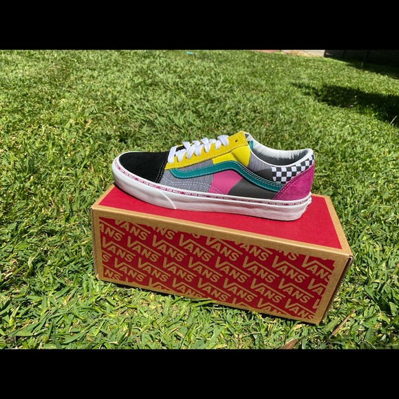 VANS - Picture 2 of 3